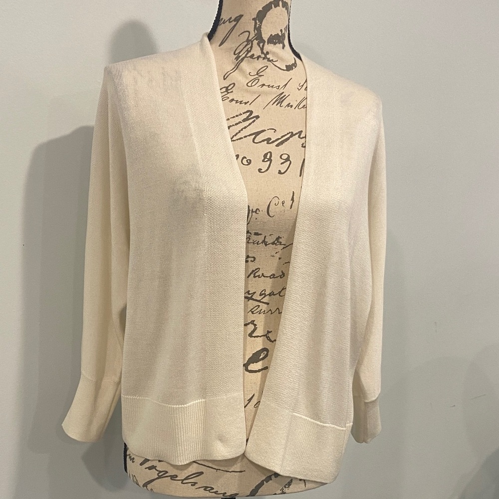 LOFT Small Cream Open-Front Cardigan
3/4 sleeve 
Shoulder to hem 21.5”